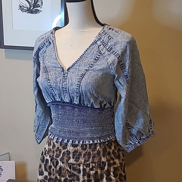 💲6️⃣ Bundled ✔️Distressed V-Neck Peasant Top sz Small or Medium - Picture 1 of 14